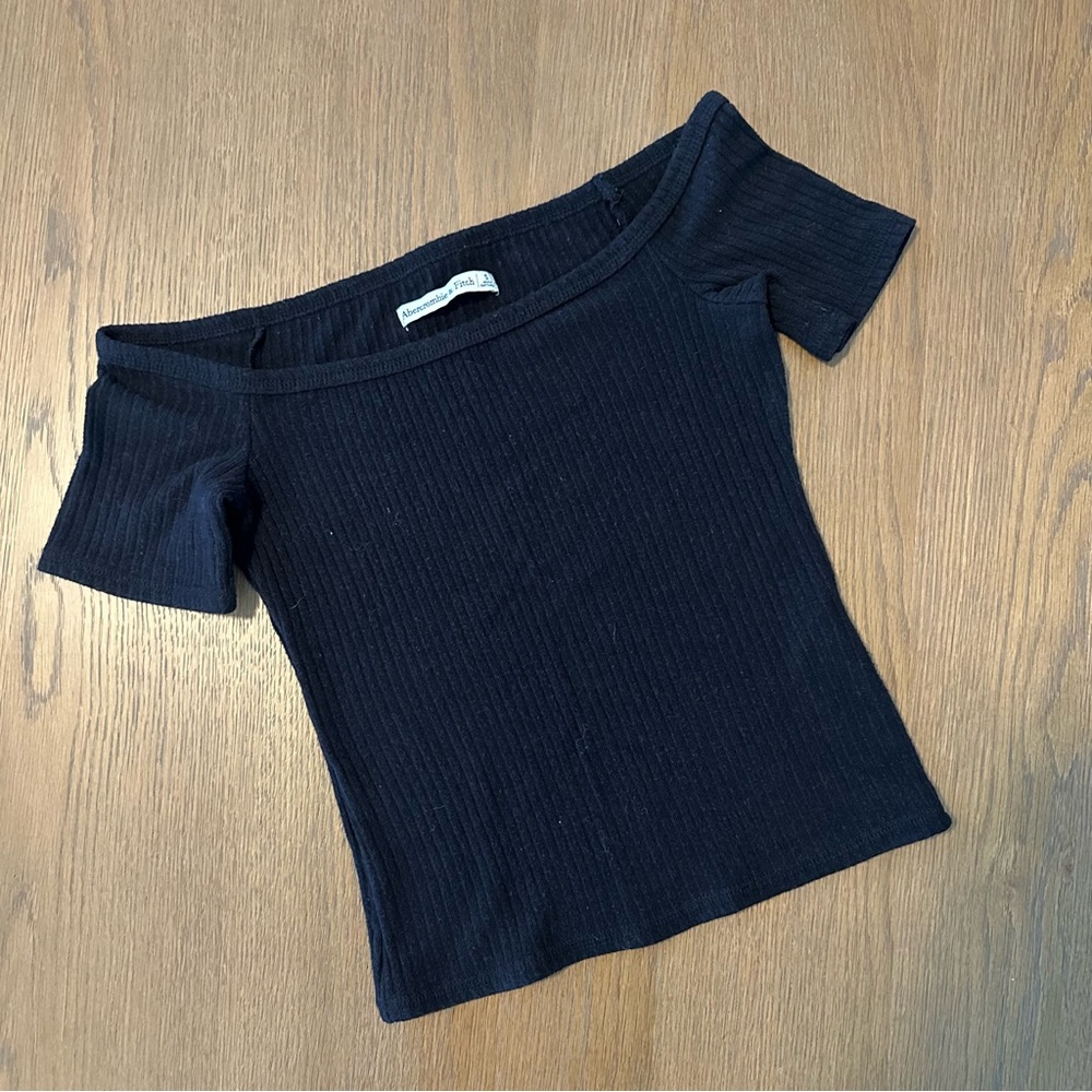 Abercrombie & Fitch Ribbed Off-Shoulder Black Cropped Top